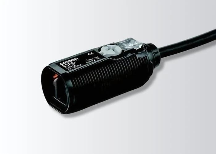 Omron E3FA-DP12 photoelectric sensor for precise object detection